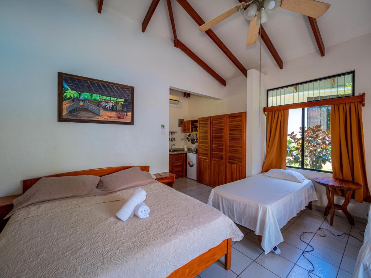 Hotel Colinas Del Sol Atenas Extérieur photo