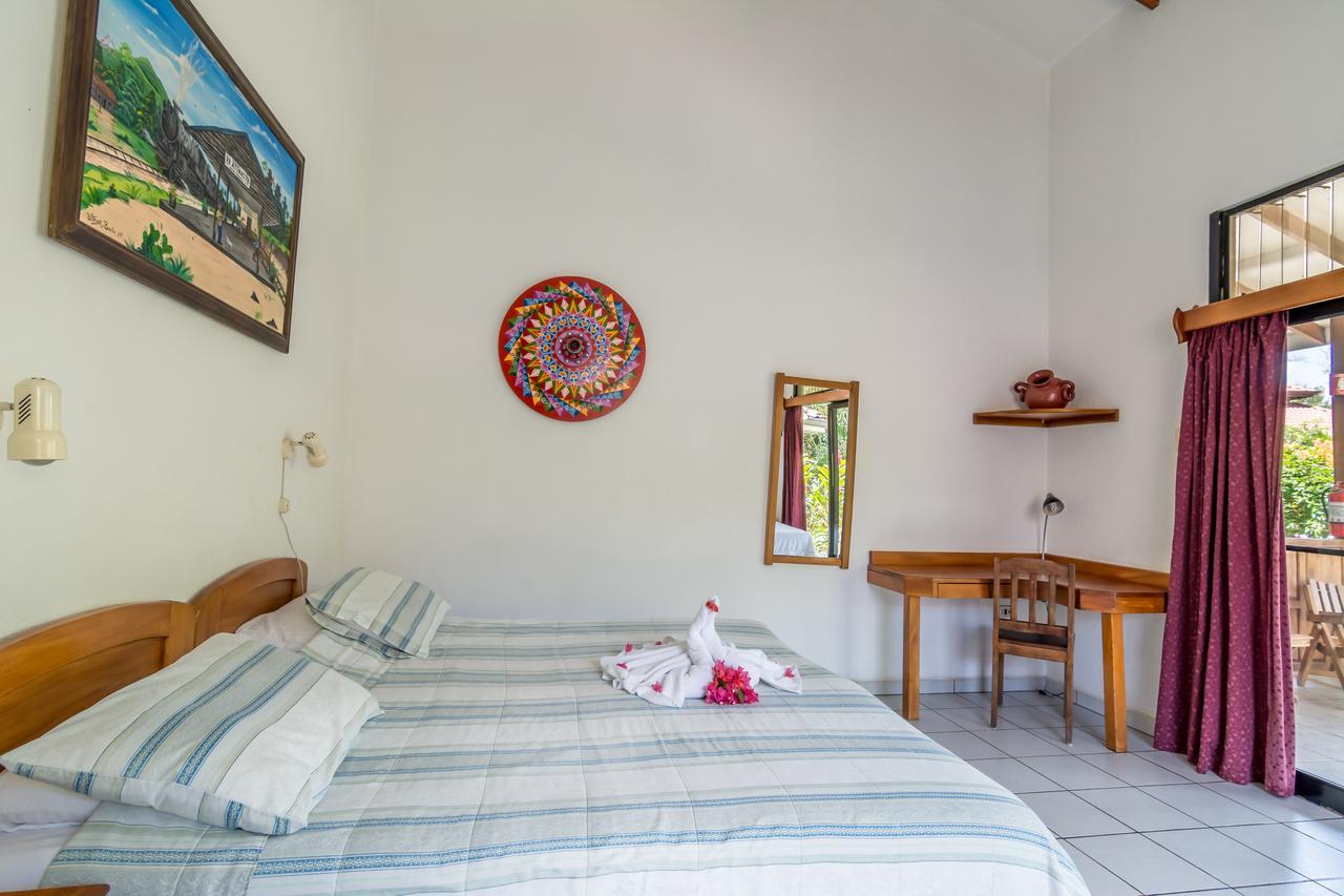 Hotel Colinas Del Sol Atenas Extérieur photo
